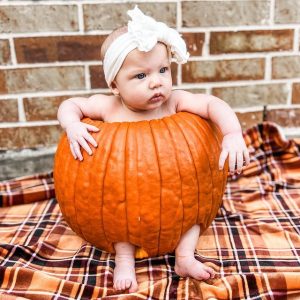 12 Irresistibly Adorable Halloween Baby Photoshoot Ideas You'll Want To ...